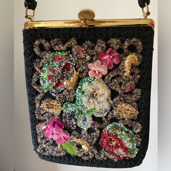 Vintage 1960’s Beaded Caron of Huston Texas Purse with Gold Hardware - Picture 2 of 12